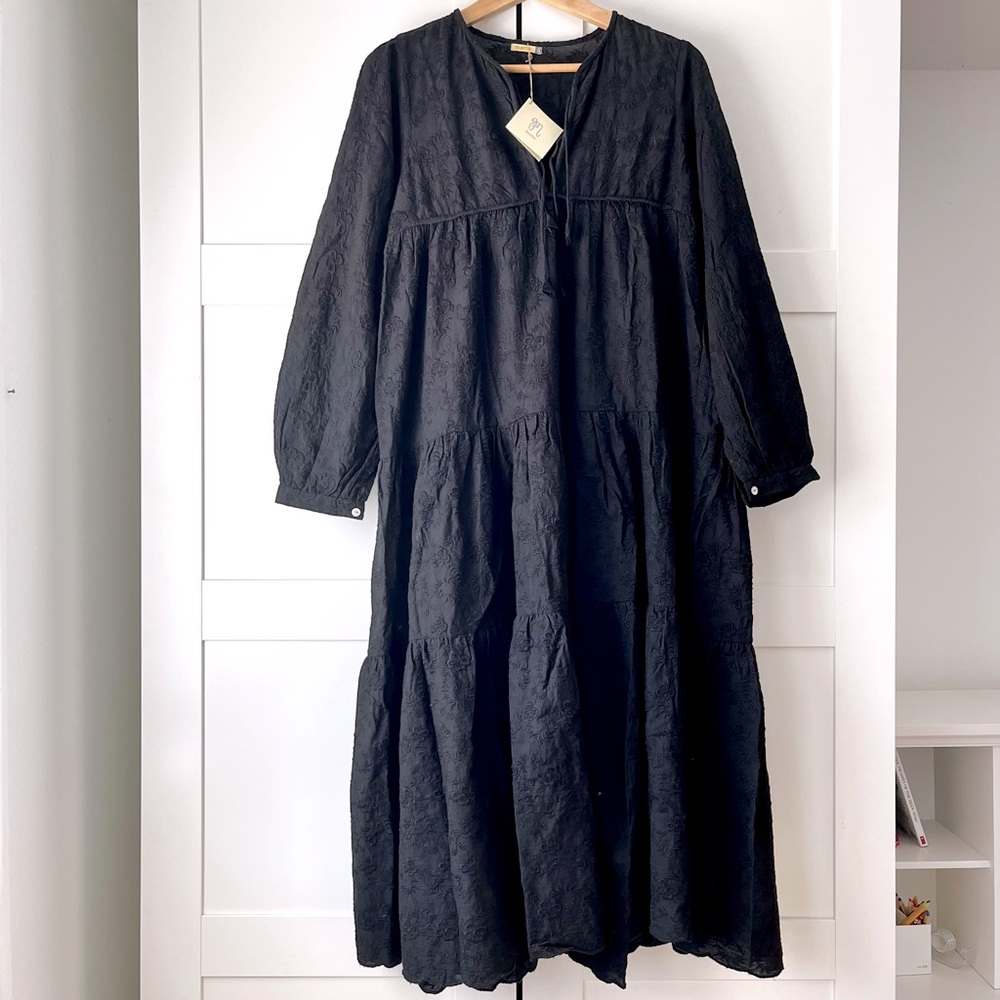 MATTA NY YAMINI EMBROIDERED DRESS IN BLACK
NWT s. S